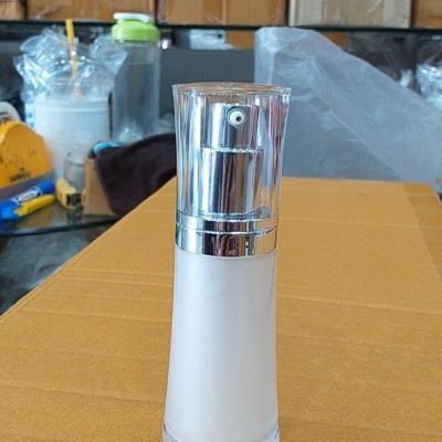 ขวดปั๊มอคิริกสวยงาม ( มีสาย ) : ขวดเซรั่ม 15ml 30ml