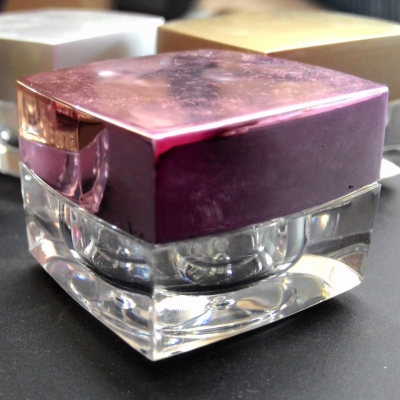 กระปุกครีม 30 g : กระปุกชาแนลเหลี่ยม 30g ส่งร้อยใบ 35฿