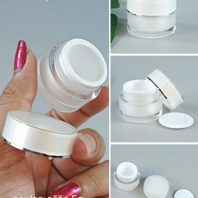 กระปุกครีมอะคริลิค : กระปุกใส่ครีม  10g สีขาวมุกคาดเงิน